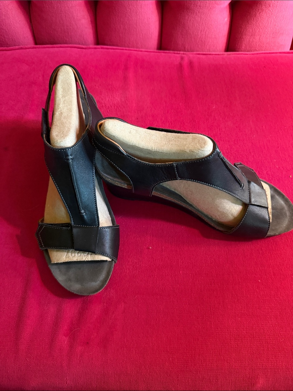 Taos Footwear Black Leather Open-Toe Slingback Sandals